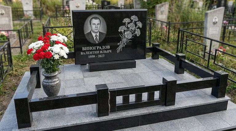 Памятник с гравировкой гвоздик — выполненная работа «Виноградов» в Ставрополе