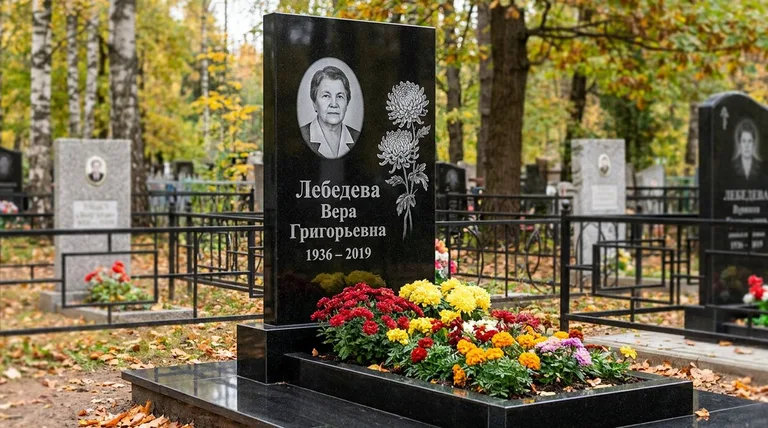 Памятник с гравировкой хризантем — выполненная работа «Лебедева» в Ставрополе