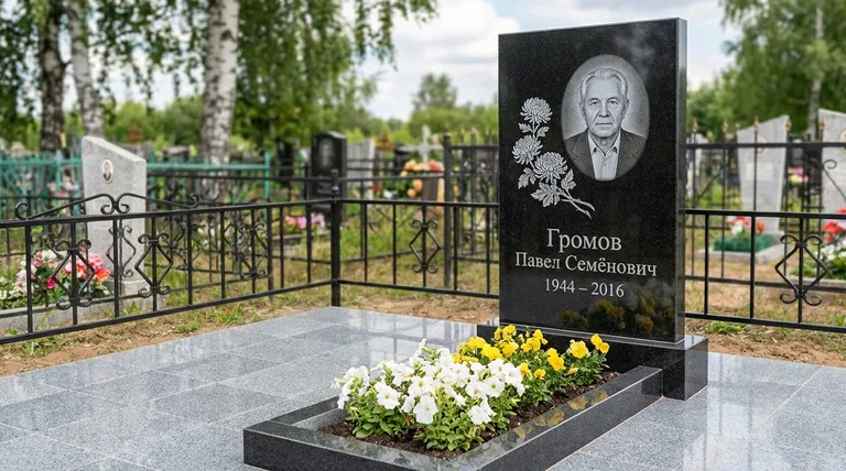 Памятник с гравировкой хризантем — выполненная работа «Громов» в Ставрополе