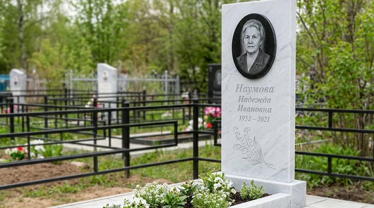 Памятник с гравировкой ландышей — выполненная работа «Наумова» в Ставрополе