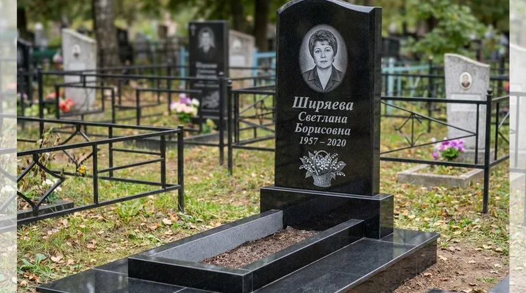 Памятник с гравировкой ландышей — выполненная работа «Ширяева» в Ставрополе