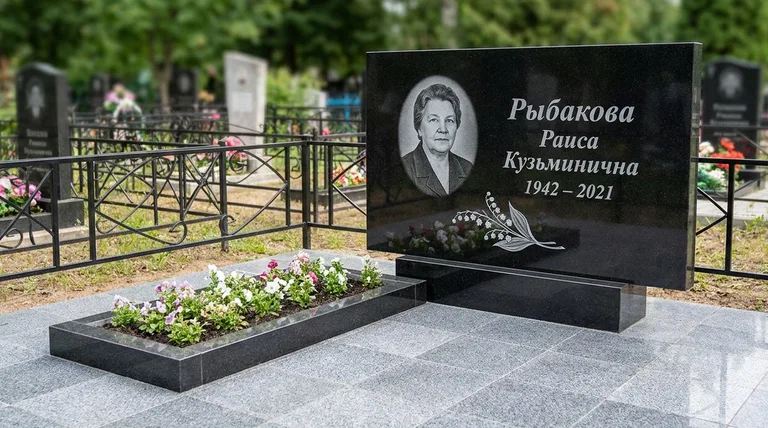 Памятник с гравировкой ландышей — выполненная работа «Рыбакова» в Ставрополе
