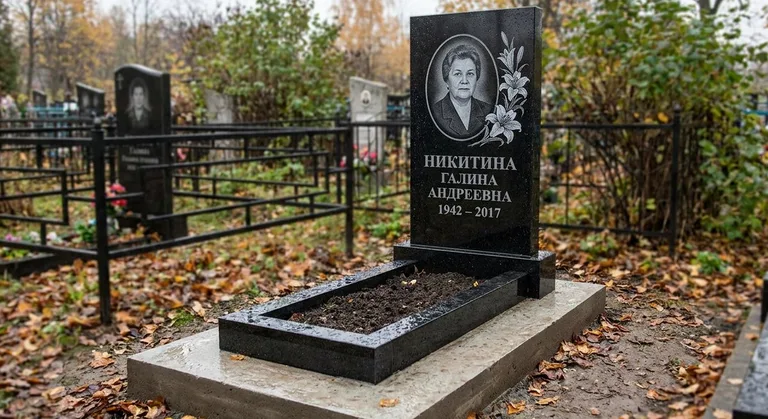 Памятник с гравировкой лилий — выполненная работа «Никитина» в Ставрополе