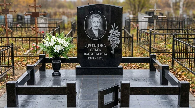 Памятник с гравировкой лилий — выполненная работа «Дроздова» в Ставрополе