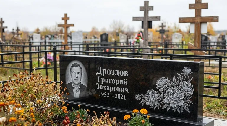 Памятник с гравировкой пионов — выполненная работа «Дроздов» в Ставрополе