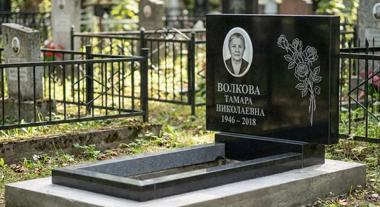 Памятник с гравировкой роз — выполненная работа «Волкова» в Ставрополе