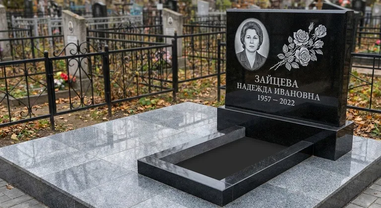 Памятник с гравировкой роз — выполненная работа «Зайцева» в Ставрополе