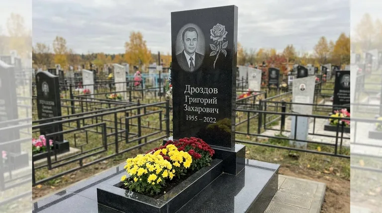 Памятник с гравировкой роз — выполненная работа «Дроздов» в Ставрополе