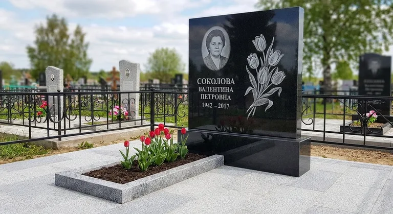 Памятник с гравировкой тюльпанов — выполненная работа «Соколова» в Ставрополе