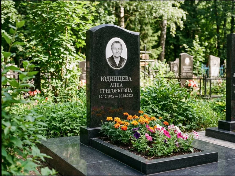 Овальный портрет на сером граните — работа «Юдинцева» в Ставрополе