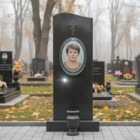 Овальный портрет на стекле 240×300 мм на памятнике в Ставрополе