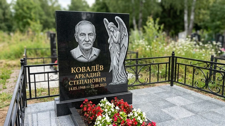Гравировка ангела на памятник в Ставрополе — памятник из чёрного гранита с гравировкой