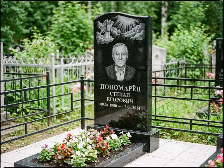 Памятник с гравировкой ангела — гравировка ангела-хранителя сбоку от портрета, работа «Лобанова» в Ставрополе