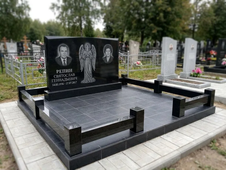 Памятник с гравировкой ангела — гравировка ангела с крестом рядом с эпитафией, работа «Касаткин» в Ставрополе