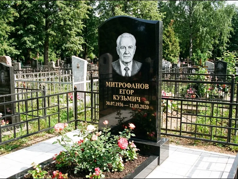 Гравировка портрета на чёрном граните — выполненная работа 29 в Ставрополе