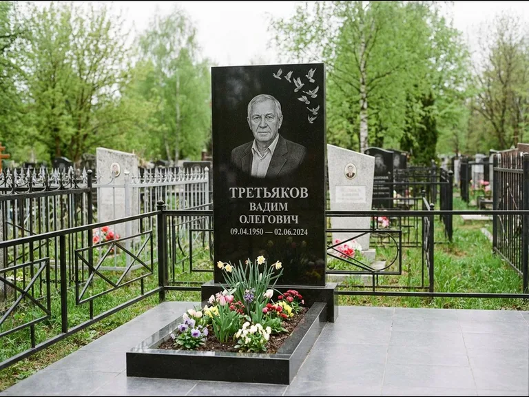Памятник с гравировкой голубей — гравировка стаи голубей, взлетающей от угла стелы, работа «Третьяков» в Ставрополе