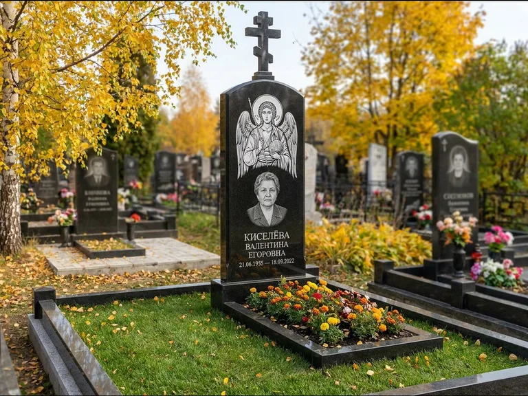 Памятник с гравировкой иконы — образ в полный рост на обороте стелы, работа «Гущин» в Ставрополе