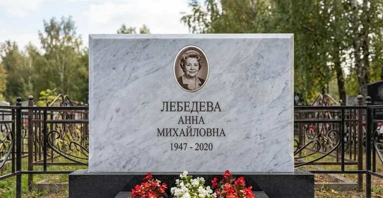 Памятник с оградой, Памятники мастерской «Мастер Каменев» на кладбищах Уфы