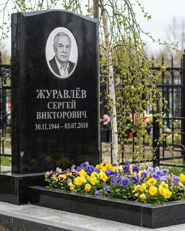 Вертикальный памятник под ключ с православным крестом в Ставрополе