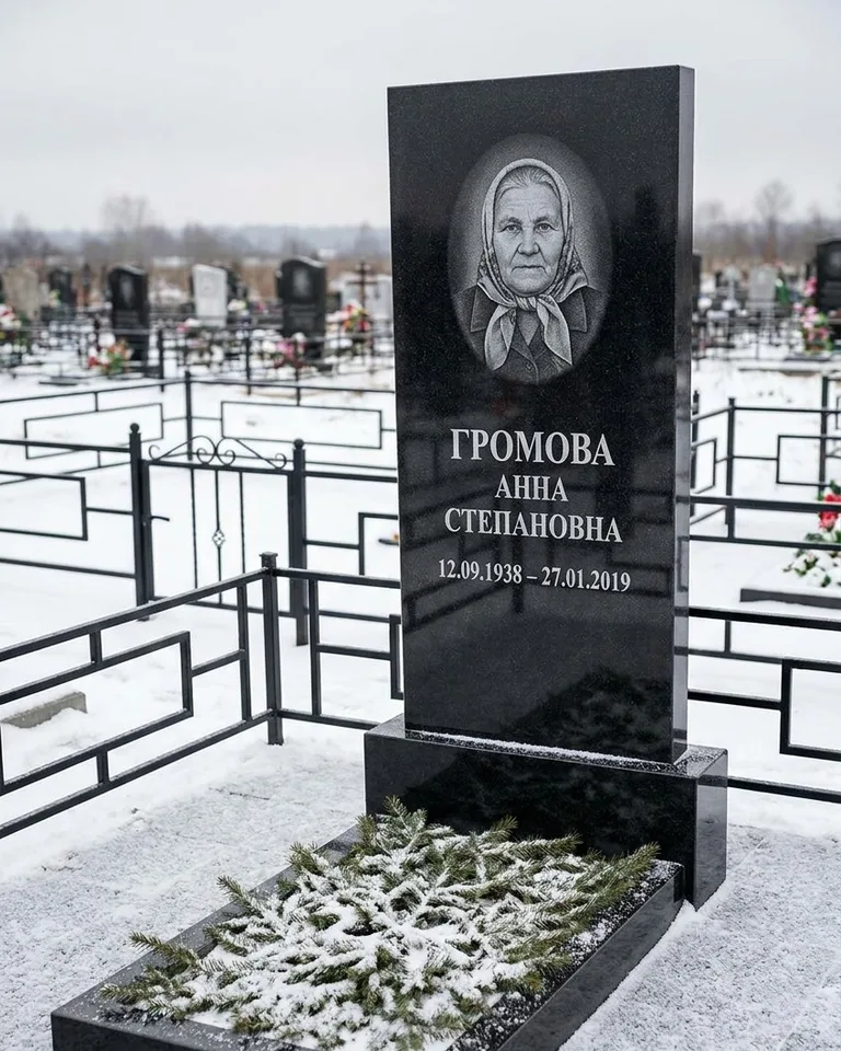 Простой вертикальный памятник под ключ зимой в Ставрополе