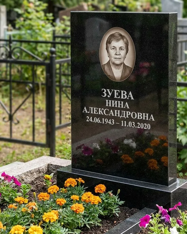 Горизонтальный чёрный гранитный памятник под ключ в Ставрополе
