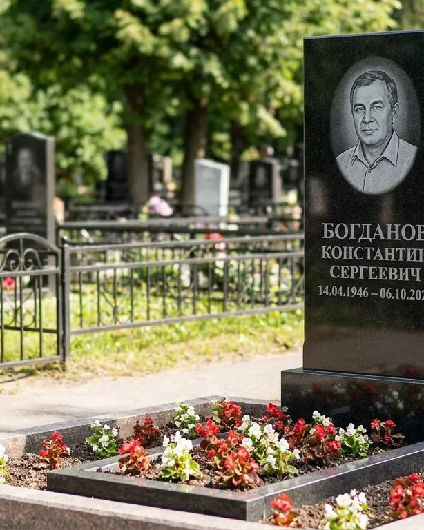Низкий горизонтальный памятник под ключ с цветником в Ставрополе