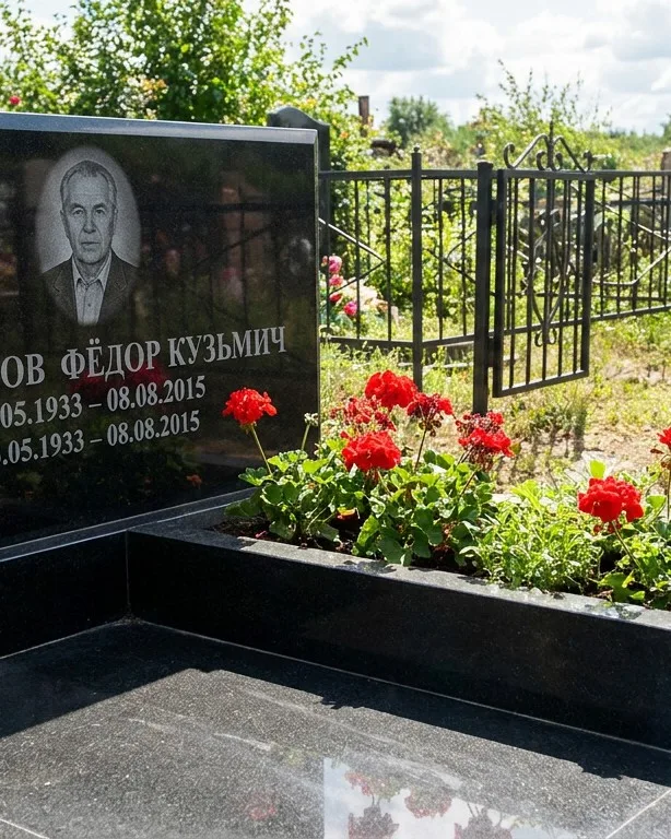 Двойной памятник под ключ с крестом в Ставрополе