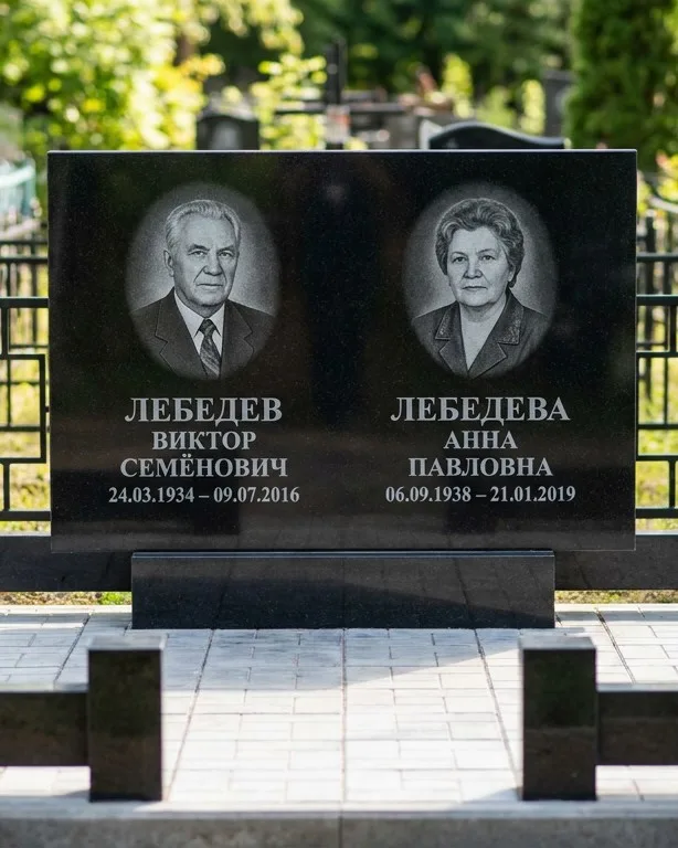 Памятник под ключ из красного гранита в Ставрополе