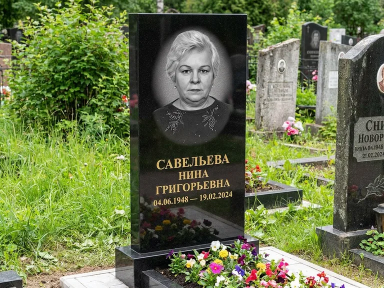 Портрет на памятнике в Ставрополе — Паспортное фото восстановили и награвировали на чёрной стеле