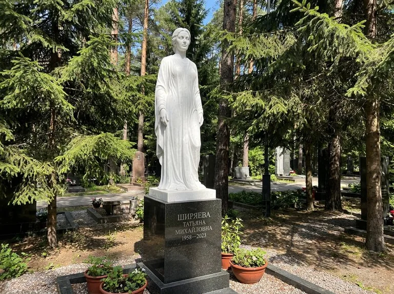 Ростовая женская фигура с портретным сходством на мемориале в Ставрополе