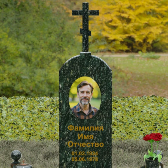 Православный памятник с крестом во Владивостоке, гранит Балтик грин