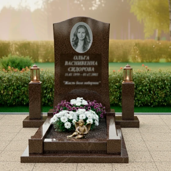 Мемориальный комплекс с арочной стелой, лампами и цветами, гранит Дымовский, в Якутске