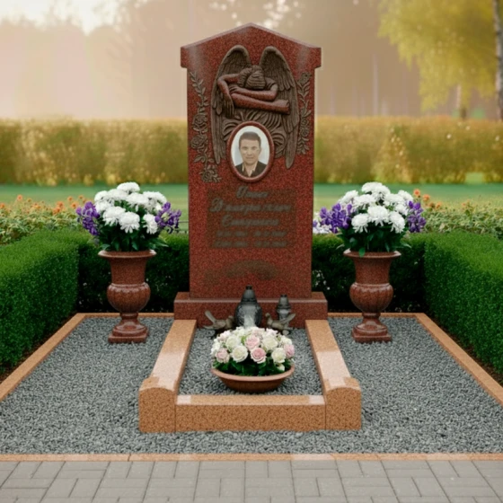 Гранитный памятник с крыльями ангела, гранит Лезниковский, в Якутске