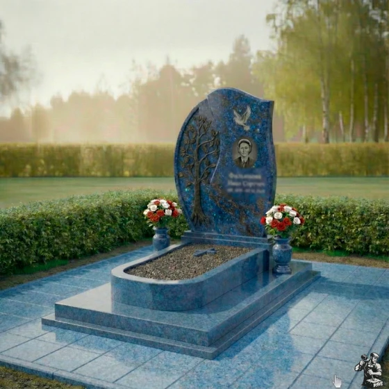 Гранитный мемориал с деревом и голубем, гранит Блю Перл, в Якутске