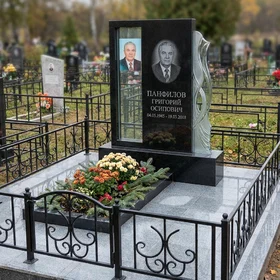 Памятник из гранита с интегрированным стеклянным изображением