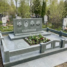 Семейный памятник на четверых из серо-зеленого гранита