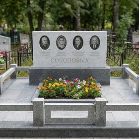 Семейный памятник на четверых из белого мрамора