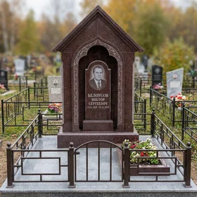 Памятник-часовня из красного гранита