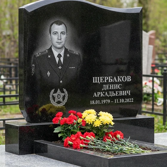 Памятник сотруднику полиции — фигурная стела