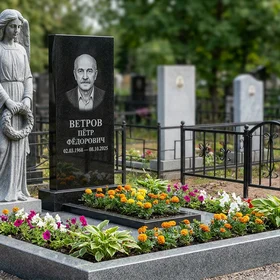 Памятник с ангелом и крылом из габбро-диабаза